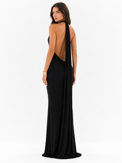 Vestido largo negro con escote en pico, espalda descubierta